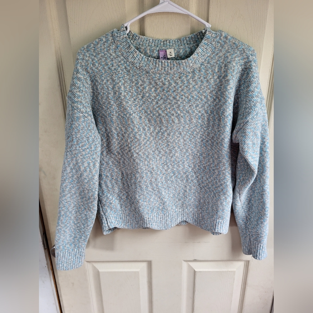 Light Blue Grey And White Very Soft Sweater Size Medium Gently Used